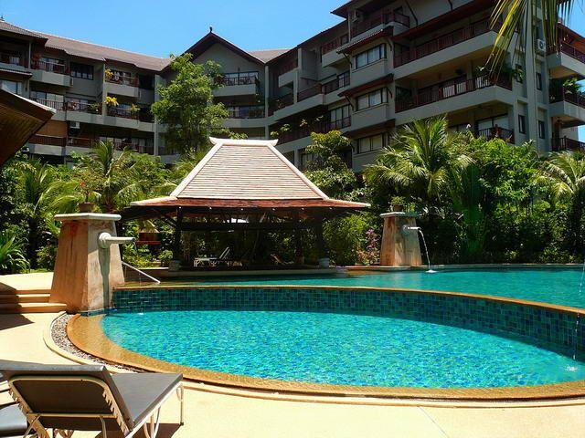 Condominium for sale in Jomtien showing the great communal pool