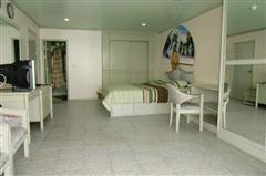 Condominium for sale in Jomtien showing the large bedroom area