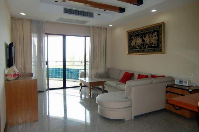 Condominium for sale in Na Jomtien showing the living area Condominium for sale in Na Jomtien showing the living area