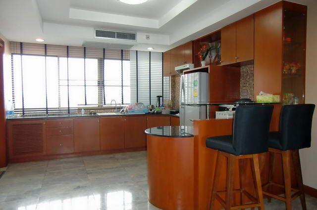 Condominium for sale in Na Jomtien showing the kitchen Condominium for sale in Na Jomtien showing the kitchen