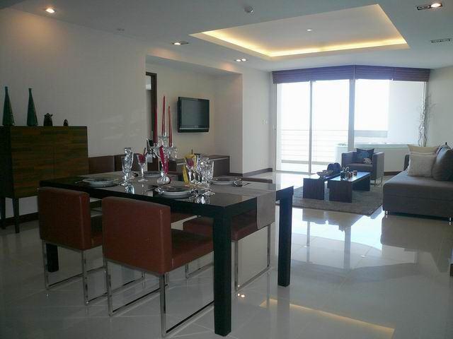 Condominium for sale in Na Jomtien showing the dining area