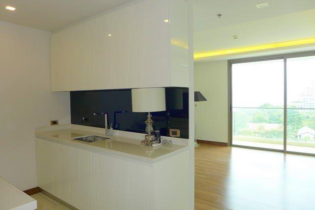 Condominium for sale Pratumnak Hill Pattaya showing the living and kitchen areas Condominium for sale Pratumnak Hill Pattaya showing the living and kitchen areas
