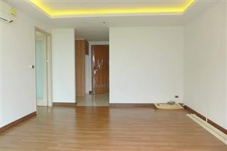 Condominium for sale Pratumnak Hill Pattaya showing the open plan living area