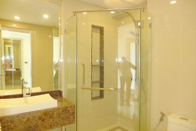 Condominium for sale Pratumnak Hill Pattaya showing the bathroom Condominium for sale Pratumnak Hill Pattaya showing the bathroom