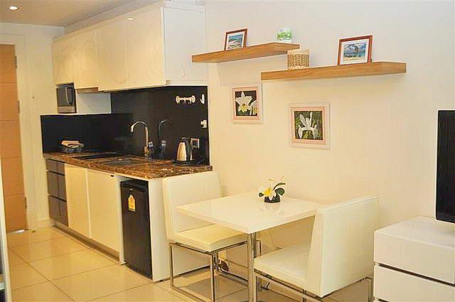 Condominium for sale Pratumnak Hill Pattaya showing the kitchen and dining area Condominium for sale Pratumnak Hill Pattaya showing the kitchen and dining area