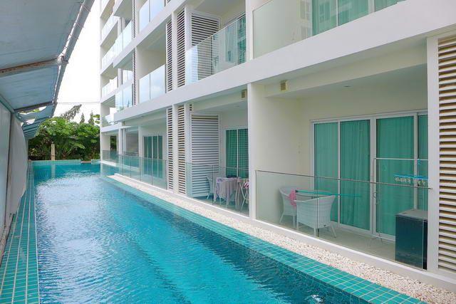 Condominium for sale Pratumnak Hill Pattaya showing the communal swimming pool and condo building Condominium for sale Pratumnak Hill Pattaya showing the communal swimming pool and condo building