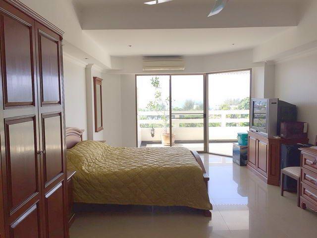 Condominium for sale Jomtien showing the master bedroom Condominium for sale Jomtien showing the master bedroom