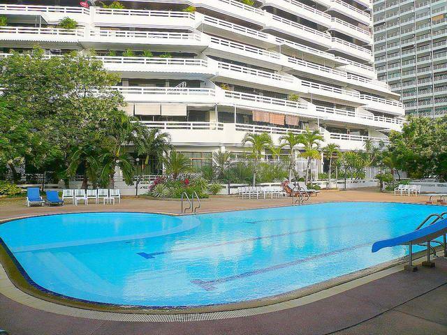 Condominium for sale Jomtien showing the communal pool Condominium for sale Jomtien showing the communal pool