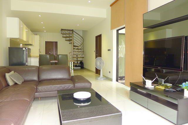 House for sale Pratumnak Hill Pattaya showing the living, dining and kitchen areas