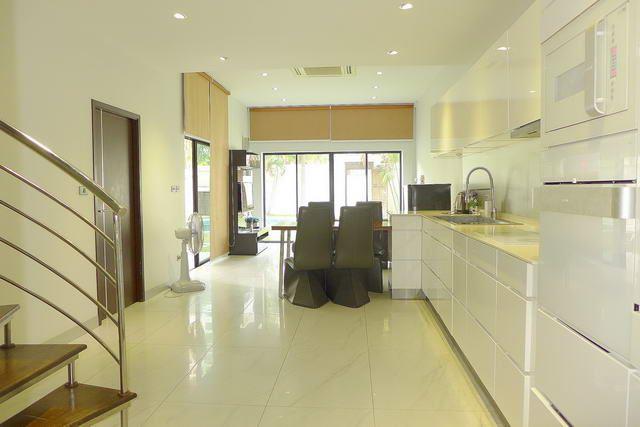House for sale Pratumnak Hill Pattaya showing the kitchen House for sale Pratumnak Hill Pattaya showing the kitchen