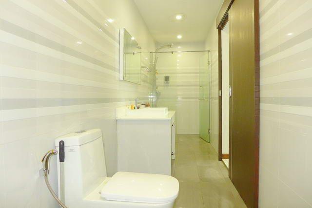 House for sale Pratumnak Hill Pattaya showing a bathroom