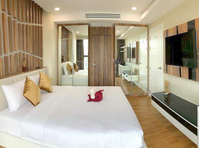 Condominium for sale Jomtien showing the master bedrooms suite Condominium for sale Jomtien showing the master bedrooms suite
