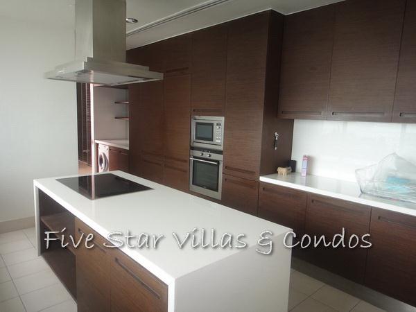 Condominium for sale on Pattaya Beach at Northshore showing  the kitchen