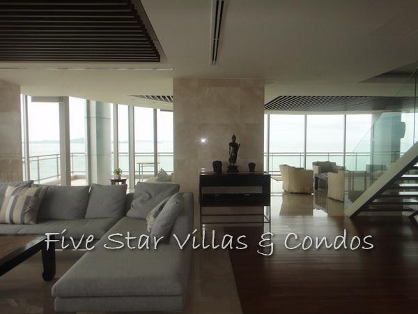 Condominium for sale on Pattaya Beach at Northshore showing the open plan living area