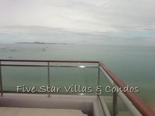 Condominium for rent on Pattaya Beach at Northshore showing the corner balcony view