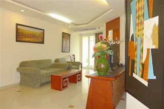 Condominium for sale Central Pattaya showing the living area