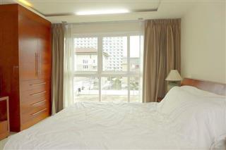 Condominium for sale Central Pattaya showing the bedroom suite