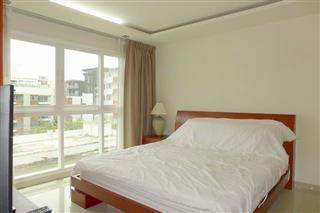 Condominium for sale Central Pattaya showing the bedroom