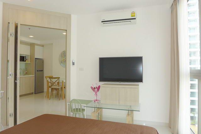 Condominium for sale Pratumnak Hill Pattaya showing the bedroom suite Condominium for sale Pratumnak Hill Pattaya showing the bedroom suite
