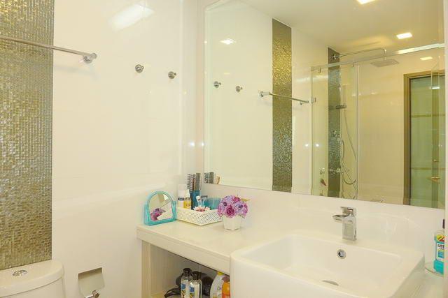 Condominium for sale Pratumnak Hill Pattaya showing the bathroom