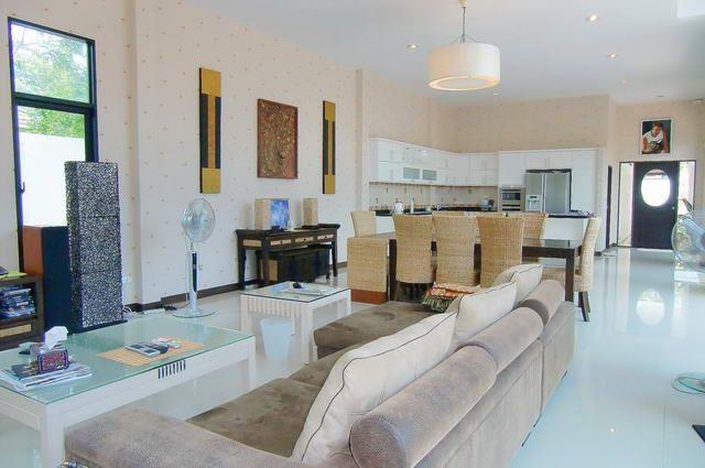 house for sale east pattaya showing the living and dining with kitchen areas house for sale east pattaya showing the living and dining with kitchen areas