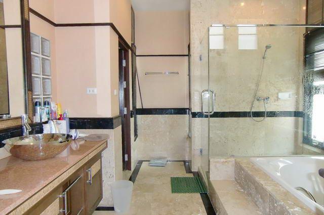 house for sale east pattaya showing the bathroom house for sale east pattaya showing the bathroom