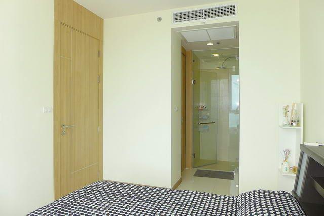 Condominium for sale Wong Amat Pattaya showing the bedroom suite 