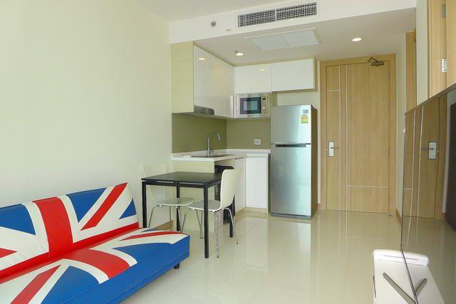 Condominium for sale Wong Amat Pattaya showing the dining and kitchen areas Condominium for sale Wong Amat Pattaya showing the dining and kitchen areas