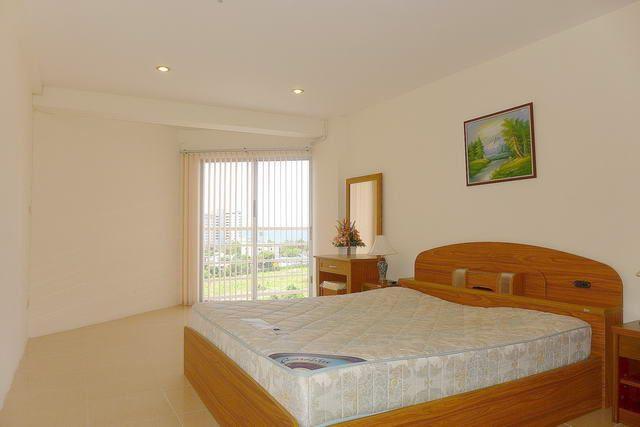 condominium for sale jomtien showing the bedroom and balcony condominium for sale jomtien showing the bedroom and balcony