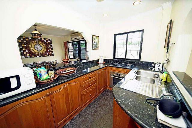 House for Sale South Pattaya showing the kitchen House for Sale South Pattaya showing the kitchen
