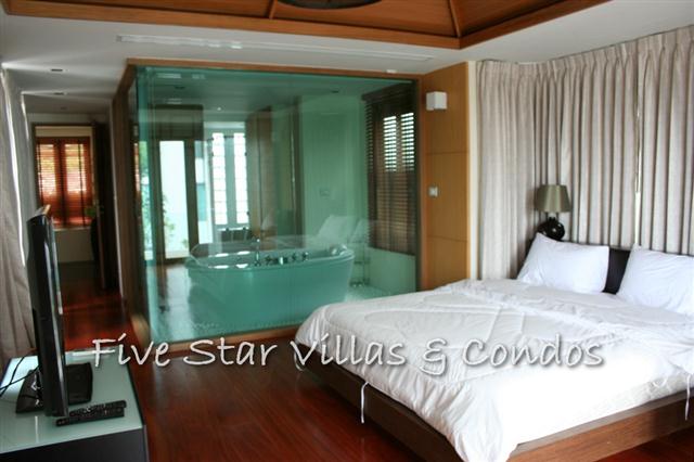 House for sale Wong Amat beachfront showing the master bedroom