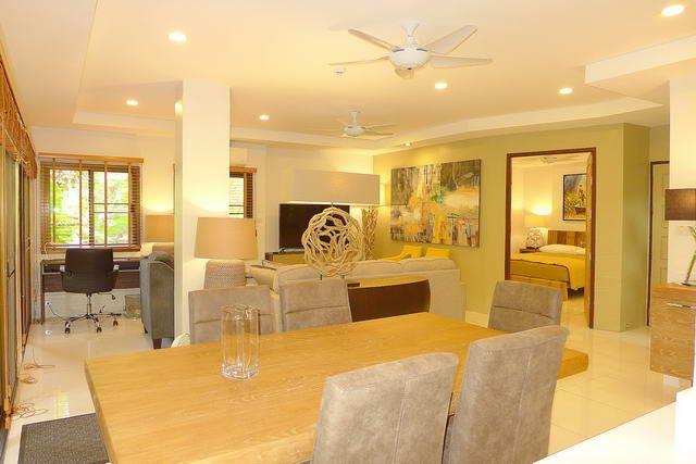 Condominium for sale Jomtien Pattaya showing the dining area Condominium for sale Jomtien Pattaya showing the dining area