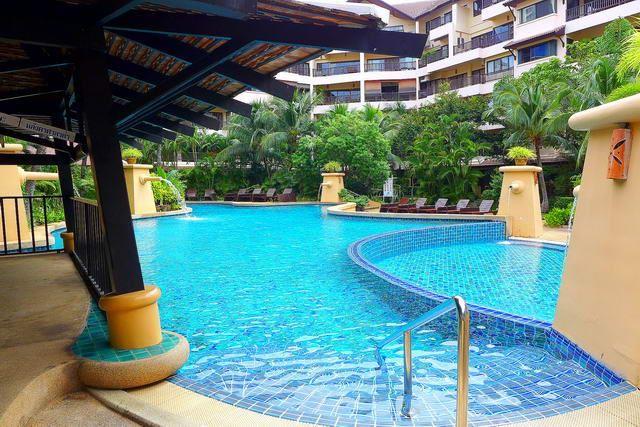 Condominium for sale Jomtien Pattaya showing the communal swimming pool Condominium for sale Jomtien Pattaya showing the communal swimming pool