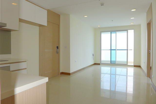 Condominium for sale Wong Amat Pattaya showing the living and dining areas