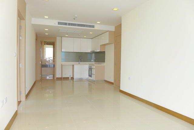 Condominium for sale Wong Amat Pattaya showing the kitchen and dining areas 