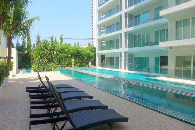 Condominium for sale Pratumnak Hill Pattaya showing the communal swimming pool Condominium for sale Pratumnak Hill Pattaya showing the communal swimming pool