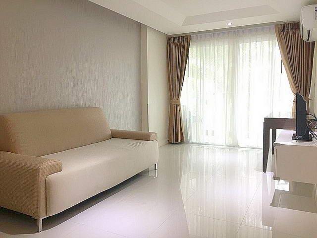 Condominium for sale Pratumnak Hill Pattaya showing the living area Condominium for sale Pratumnak Hill Pattaya showing the living area