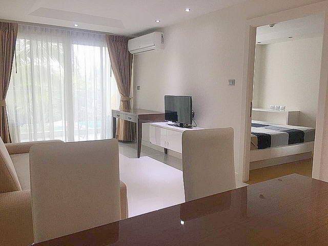Condominium for sale Pratumnak Hill Pattaya showing the dining area Condominium for sale Pratumnak Hill Pattaya showing the dining area