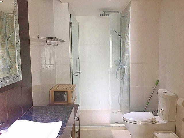 Condominium for sale Pratumnak Hill Pattaya showing the bathroom Condominium for sale Pratumnak Hill Pattaya showing the bathroom