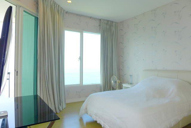 Condominium for sale Jomtien Pattaya showing a further bedroom Condominium for sale Jomtien Pattaya showing a further bedroom