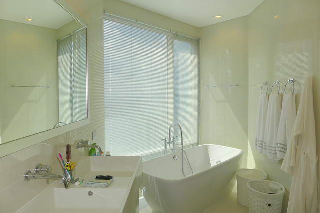 Condominium for sale Jomtien Pattaya showing the master bathroom Condominium for sale Jomtien Pattaya showing the master bathroom
