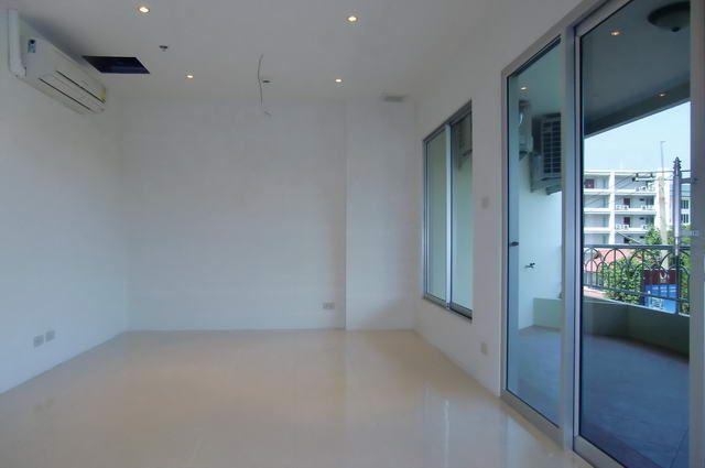 Condominium for sale on Pratumnak showing the living area Condominium for sale on Pratumnak showing the living area