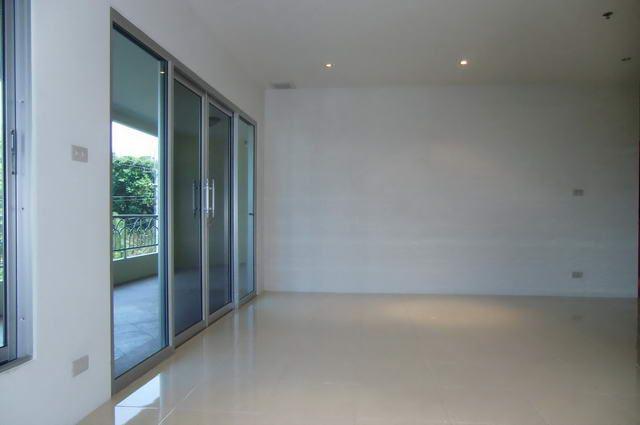 Condominium for sale on Pratumnak showing the living area Condominium for sale on Pratumnak showing the living area