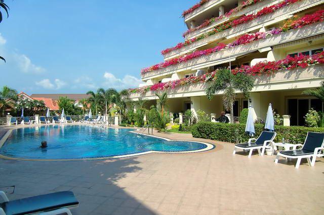Condominium for sale on Pratumnak showing the pool and terraces Condominium for sale on Pratumnak showing the pool and terraces