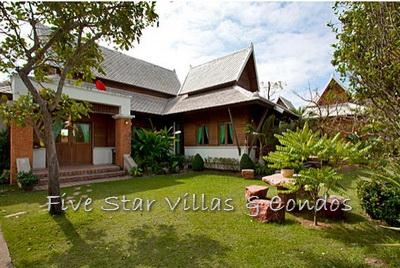 House for sale in Jomtien showing the house and garden