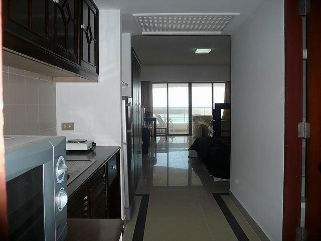 Condominium for sale in Jomtien showing the kitchen area Condominium for sale in Jomtien showing the kitchen area