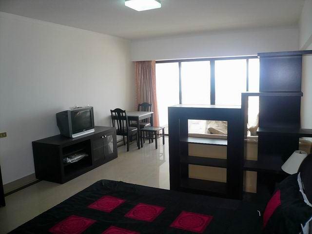 Condominium for sale in Jomtien showing the sleeping and living division Condominium for sale in Jomtien showing the sleeping and living division