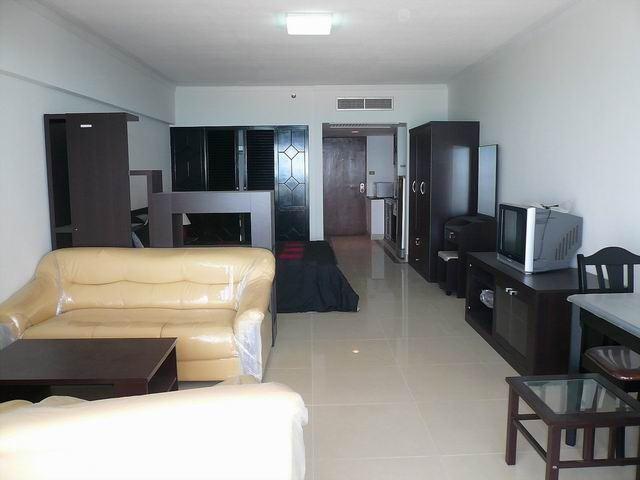 Condominium for sale in Jomtien showing the sitting area Condominium for sale in Jomtien showing the sitting area