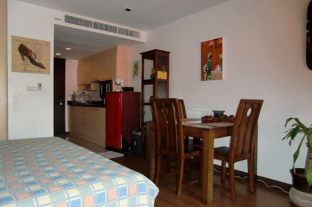 Condominium for sale in Pattaya showing the dining area Condominium for sale in Pattaya showing the dining area