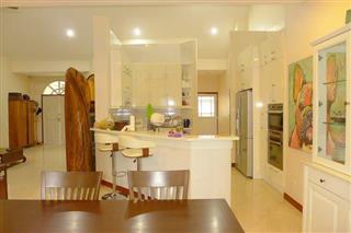 House for sale East Pattaya showing the dining and kitchen areas